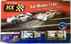 SCX Le Mans Start mit zwei Fahrzeugen