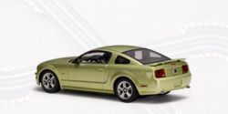 Auto Art 1/32 Ford Mustang GT 2005  mit Licht