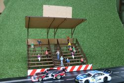 AT-BA, 1:32 Bausatz Tribne mit Dach